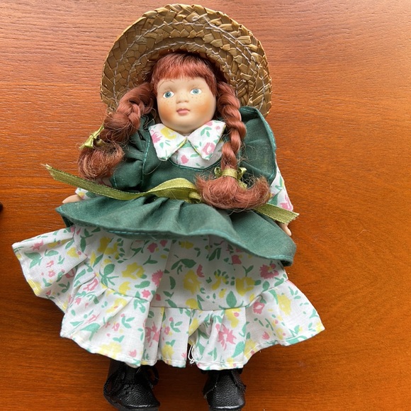ANNE OF GREEN GABLES porcelain doll - Picture 6 of 9